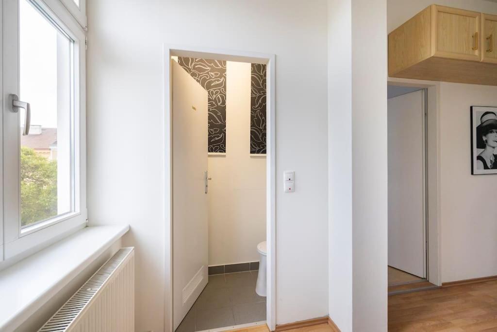 Beautiful 1 Bedroom Apartment Near Schoenbrunn Viena Exterior foto